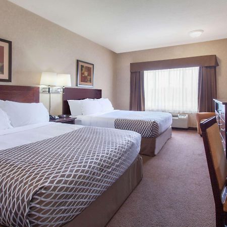 Ramada By Wyndham Camrose Hotel Bagian luar foto