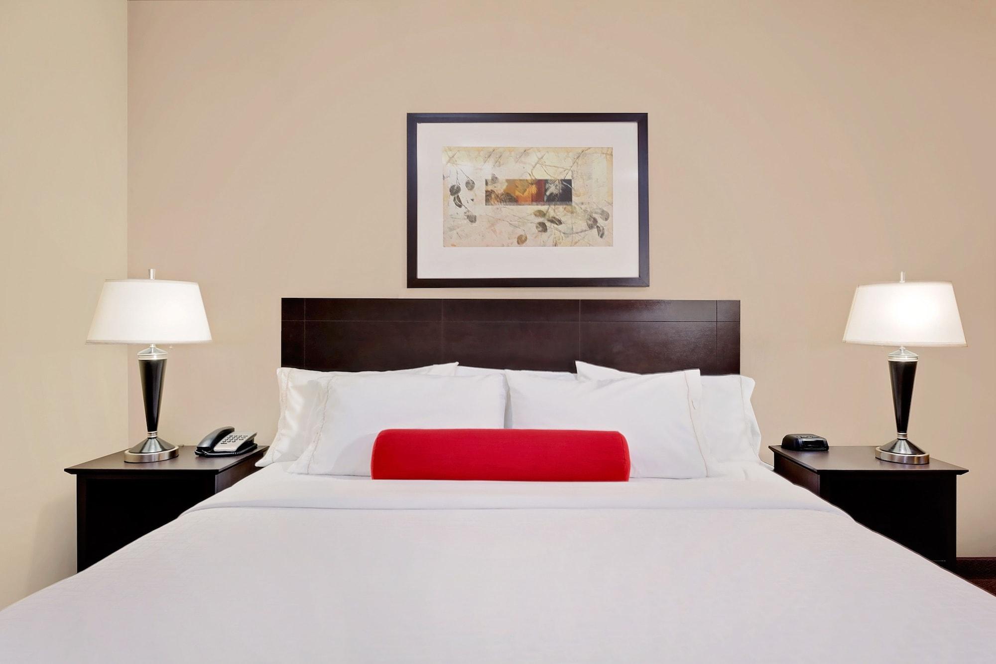 Ramada By Wyndham Camrose Hotel Bagian luar foto